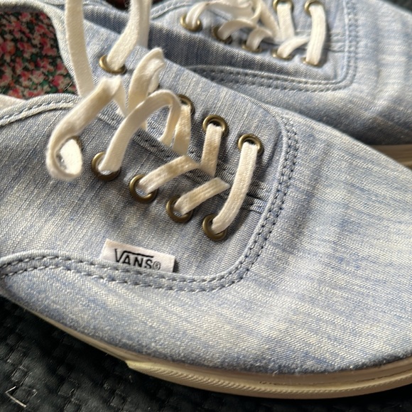 Vans blue chambray with white laces - Picture 2 of 6